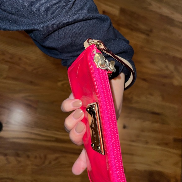 GREAT COIN BAG. SUPER CUTE & Only worn handful of times. 100% authentic - Picture 3 of 6